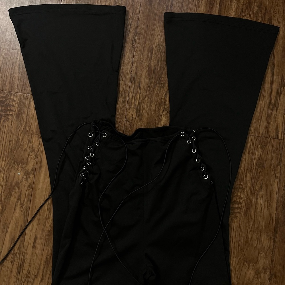 black flare pants 🖤